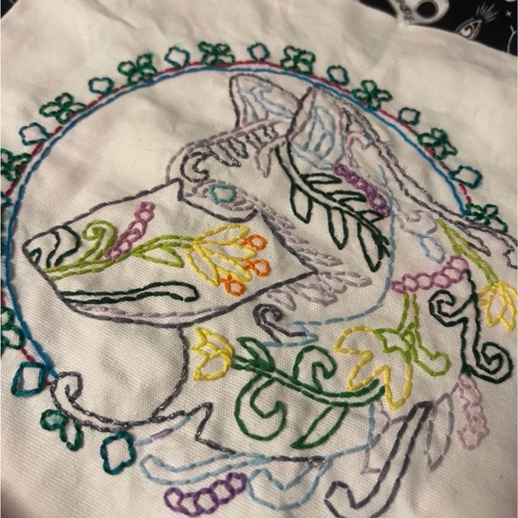 Hand Embroidered Wolf Pillowcase - Picture 2 of 3